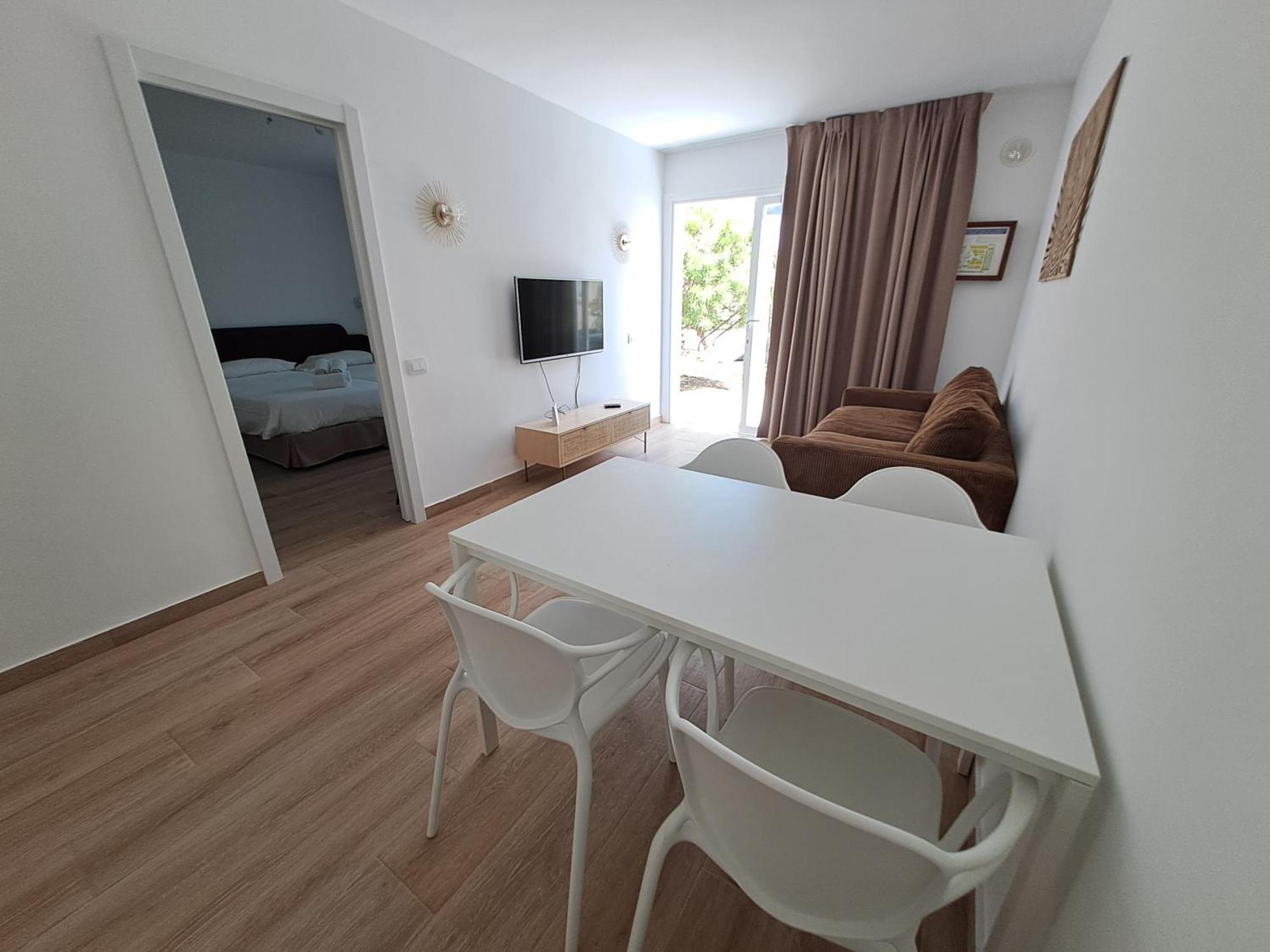 Homeforguest Apartamento Con Terraza Y Piscina En Corralejo Exterior foto